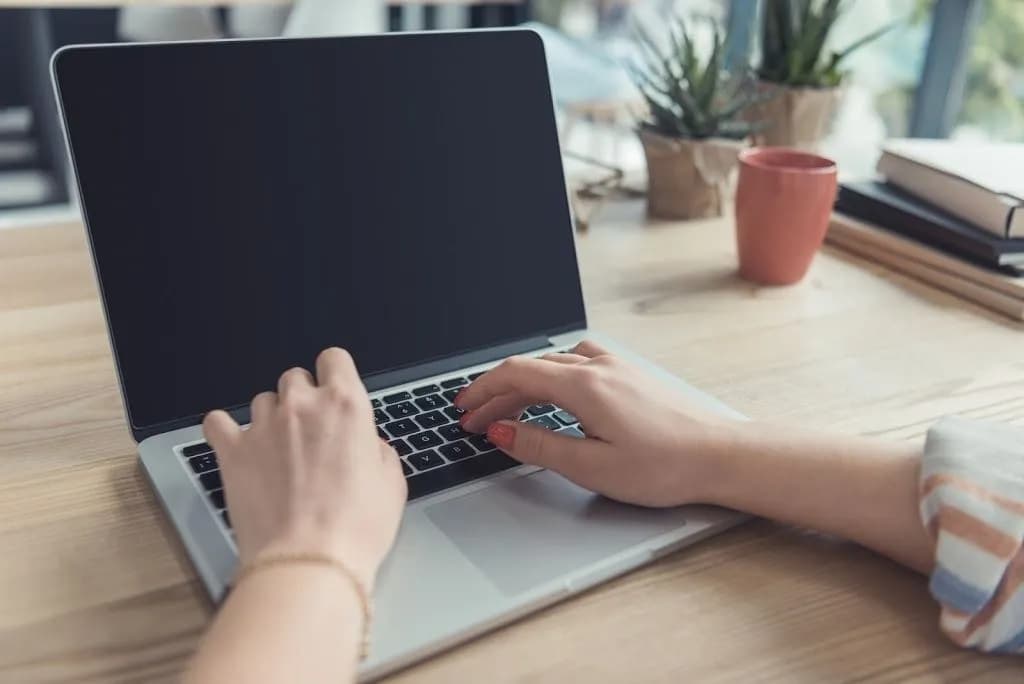 Tax Advice For Expats: 9 Money-Saving Tips Every Global Citizen Should Know
