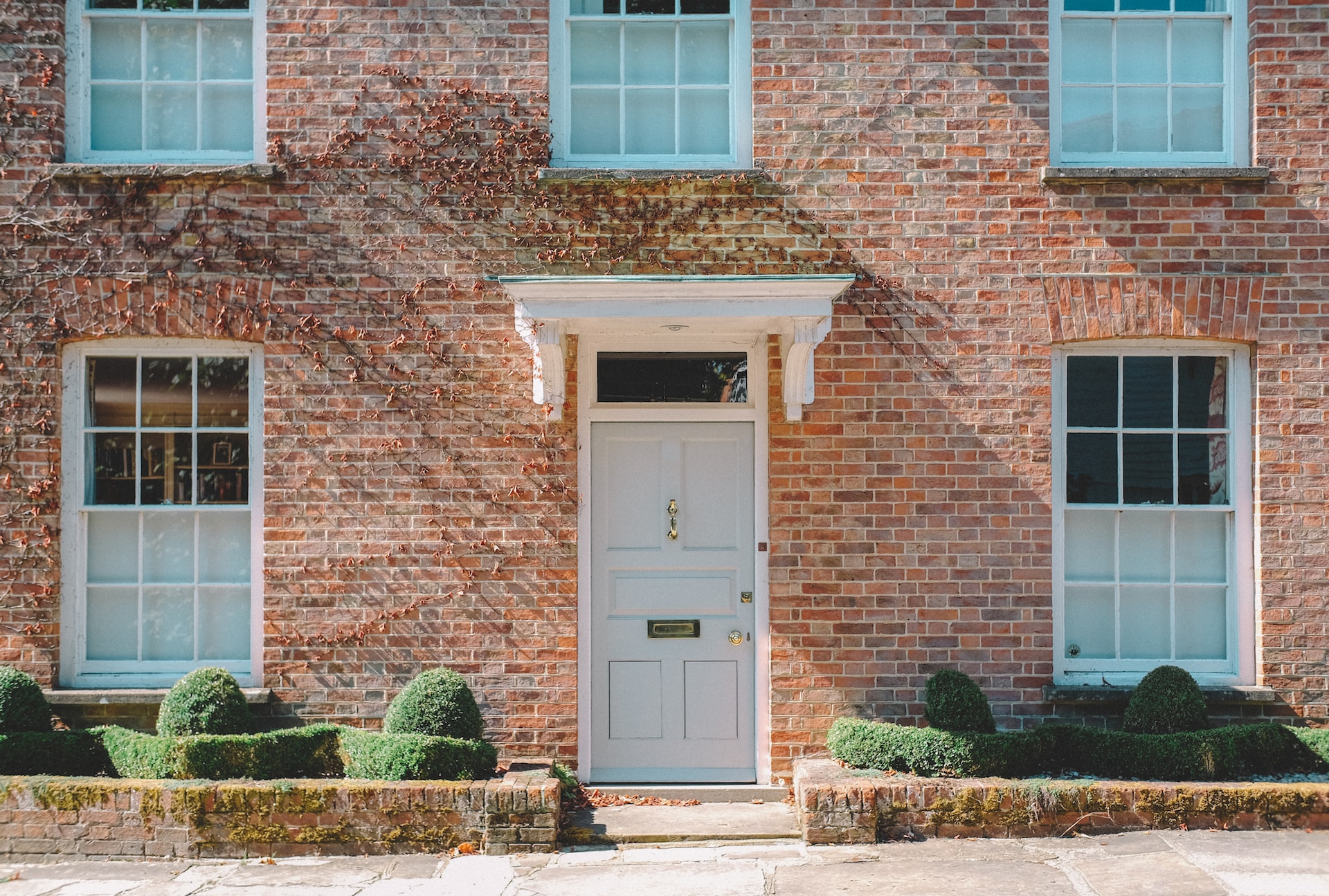 Choosing the Perfect Windows and Front Doors: A Complete Guide