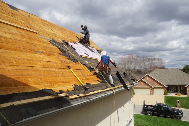 Ultimate Guide: Dealing with Emergency Roofing Repairs Like a Pro