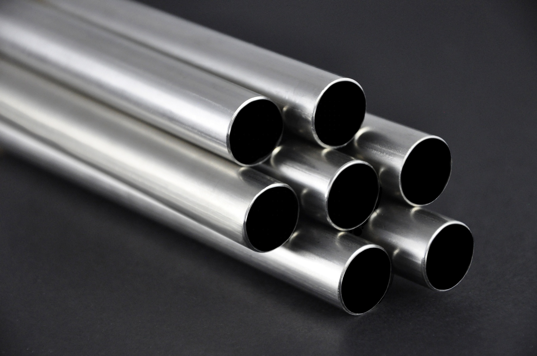 High-Quality SS Seamless Pipes: Benefits & Applications