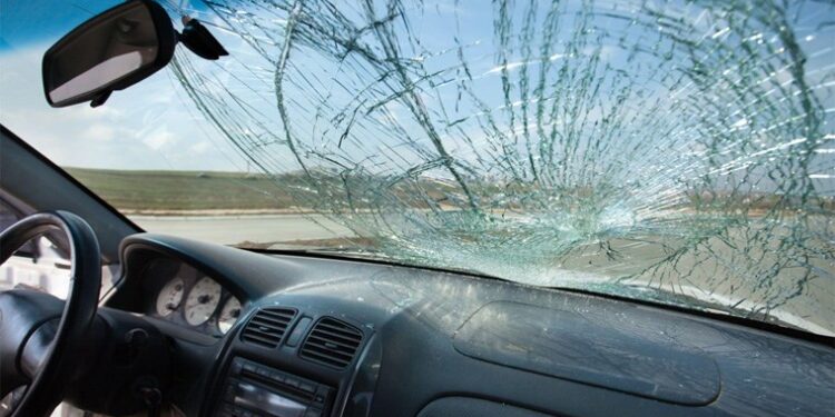 How to Fix a Long-Cracked Windshield at Home?