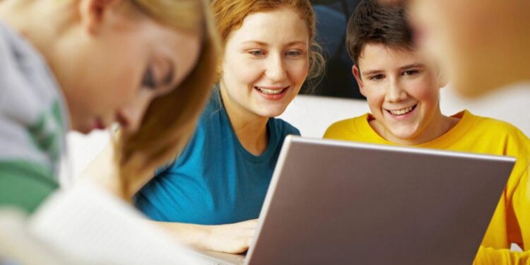 Mastering Time Management: Balancing Studies and Social Life in College