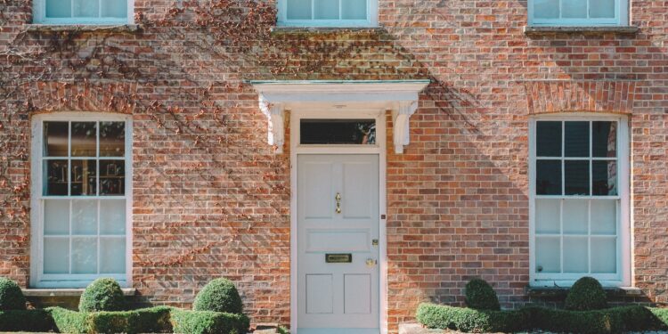 Choosing the Perfect Windows and Front Doors: A Complete Guide