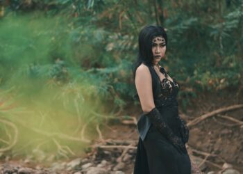 How To Dress Goth For A Date Night?