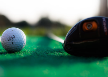 How Can Tourists Find and Book Tee Times at Local Golf Courses?